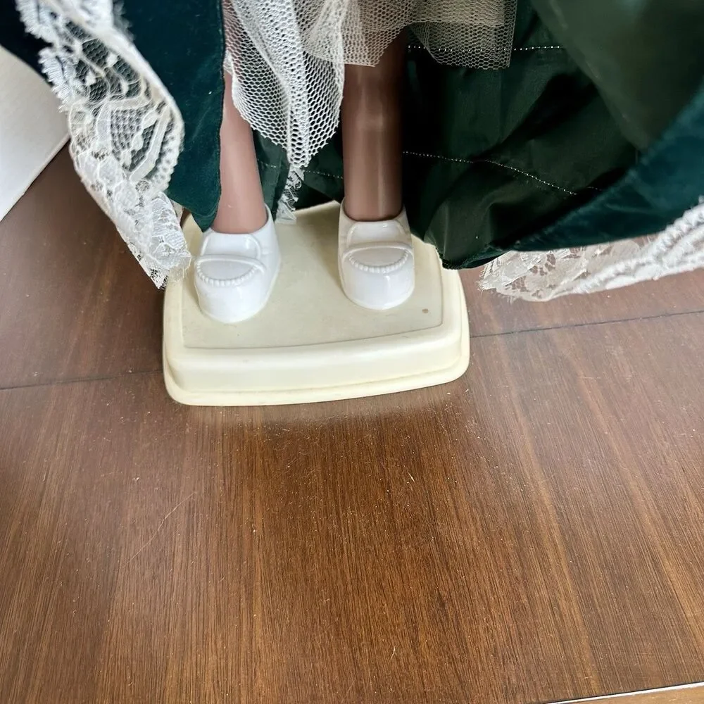 1996 Telco Motion-ettes Doll African American Porcelain Parasol Green Dress Holi - Picture 8 of 9